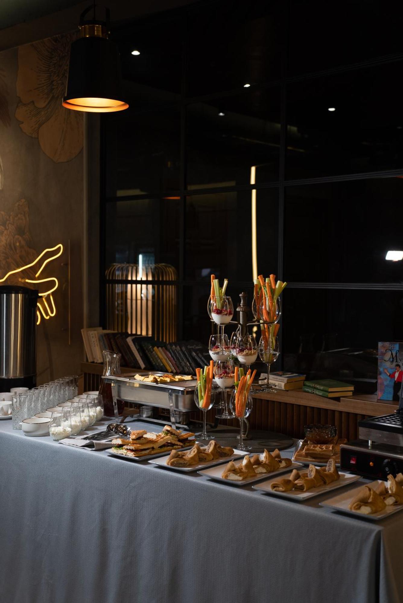 Five Hotel Bishkek Ngoại thất bức ảnh