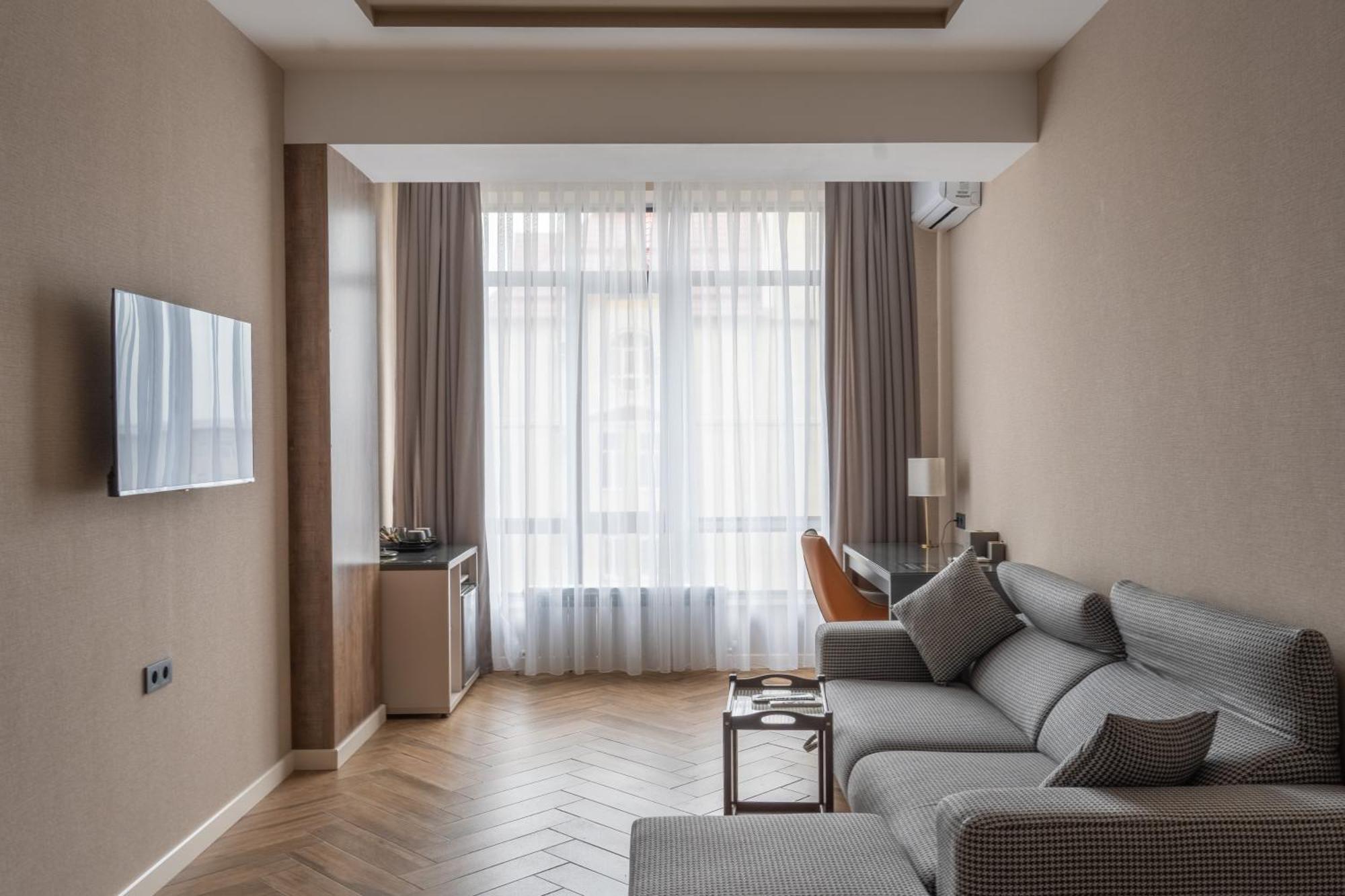 Five Hotel Bishkek Ngoại thất bức ảnh
