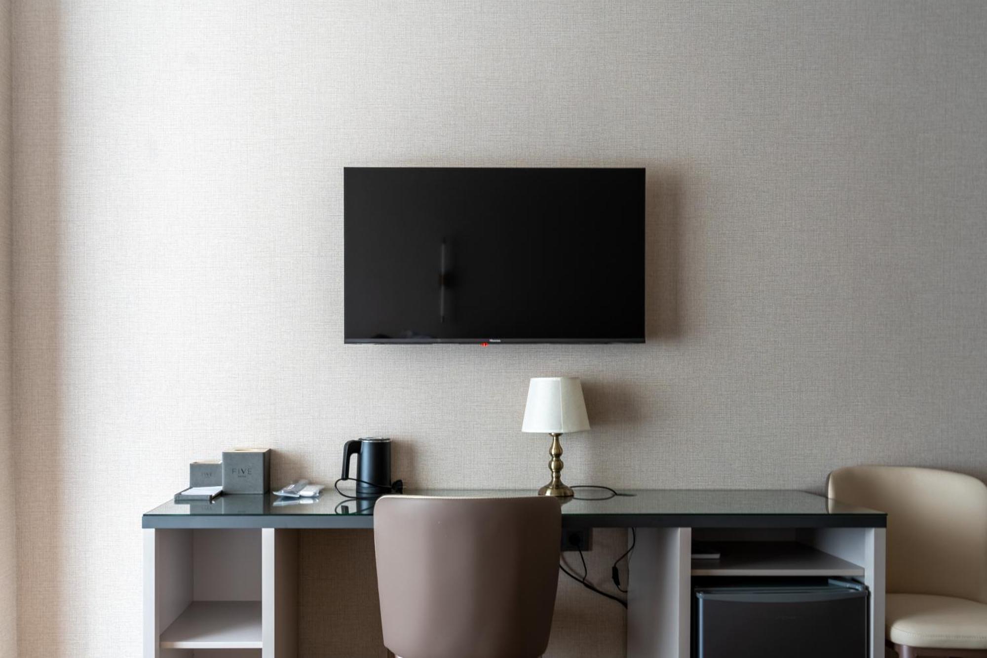 Five Hotel Bishkek Ngoại thất bức ảnh