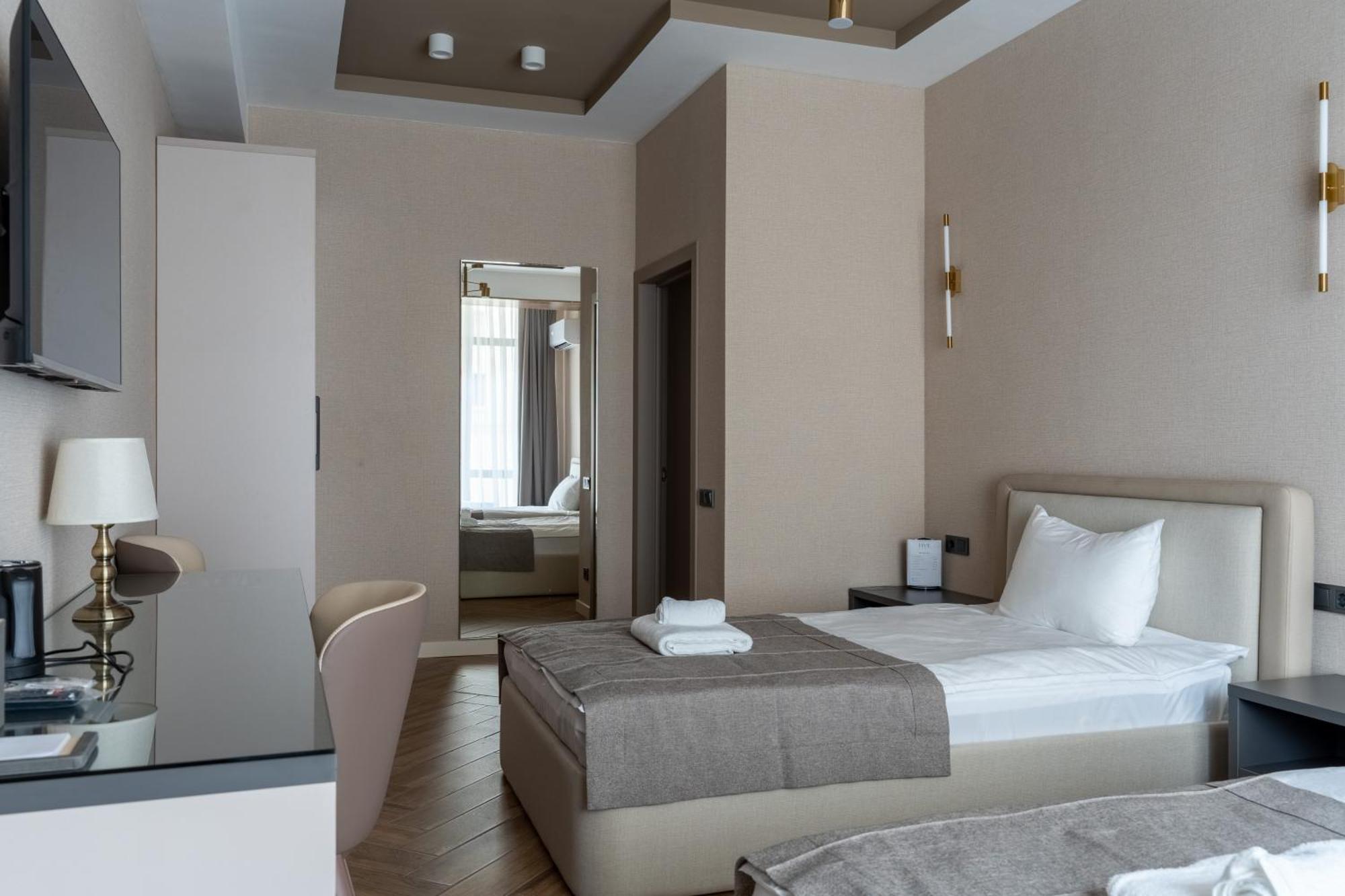 Five Hotel Bishkek Ngoại thất bức ảnh