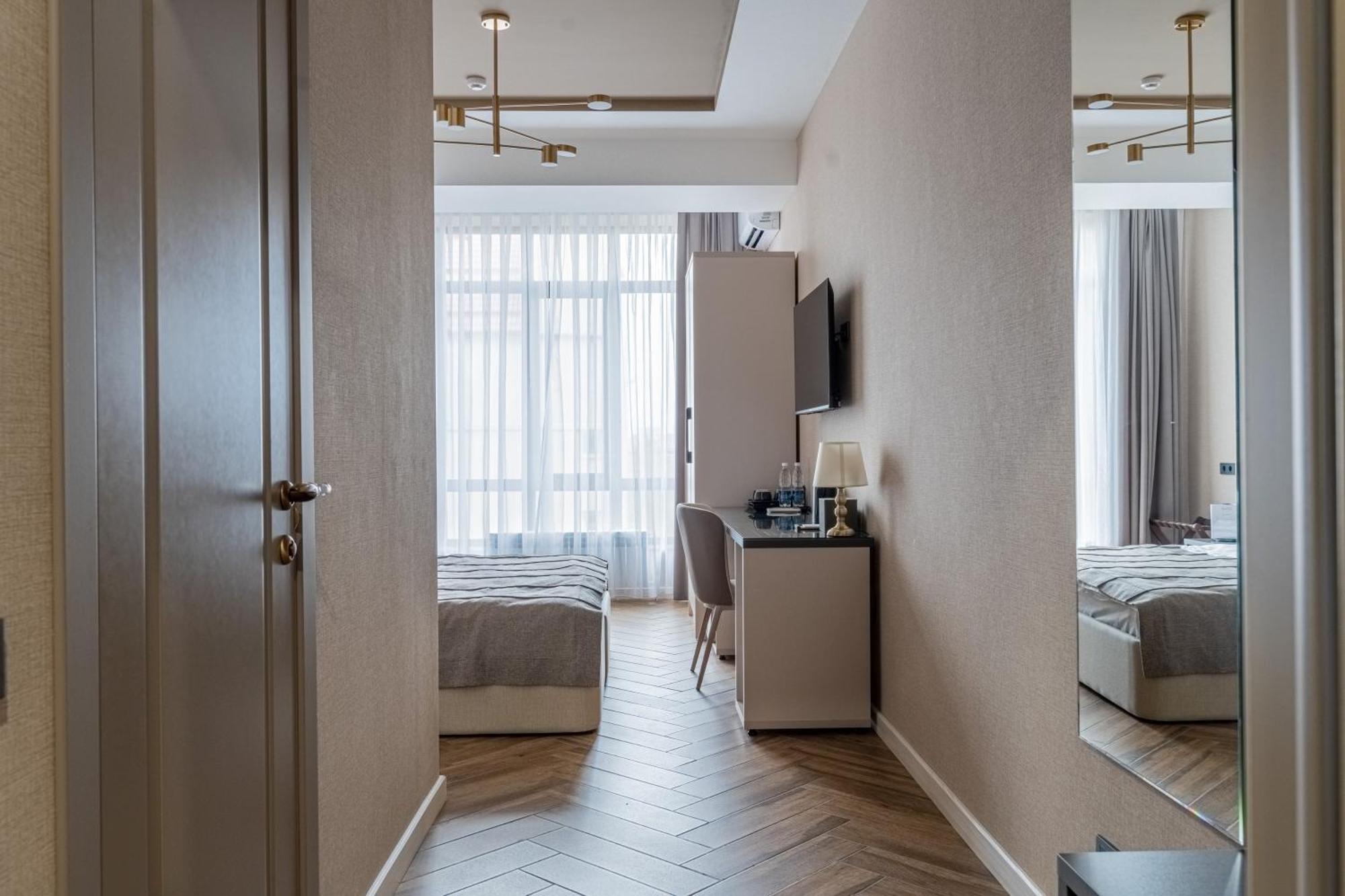 Five Hotel Bishkek Ngoại thất bức ảnh
